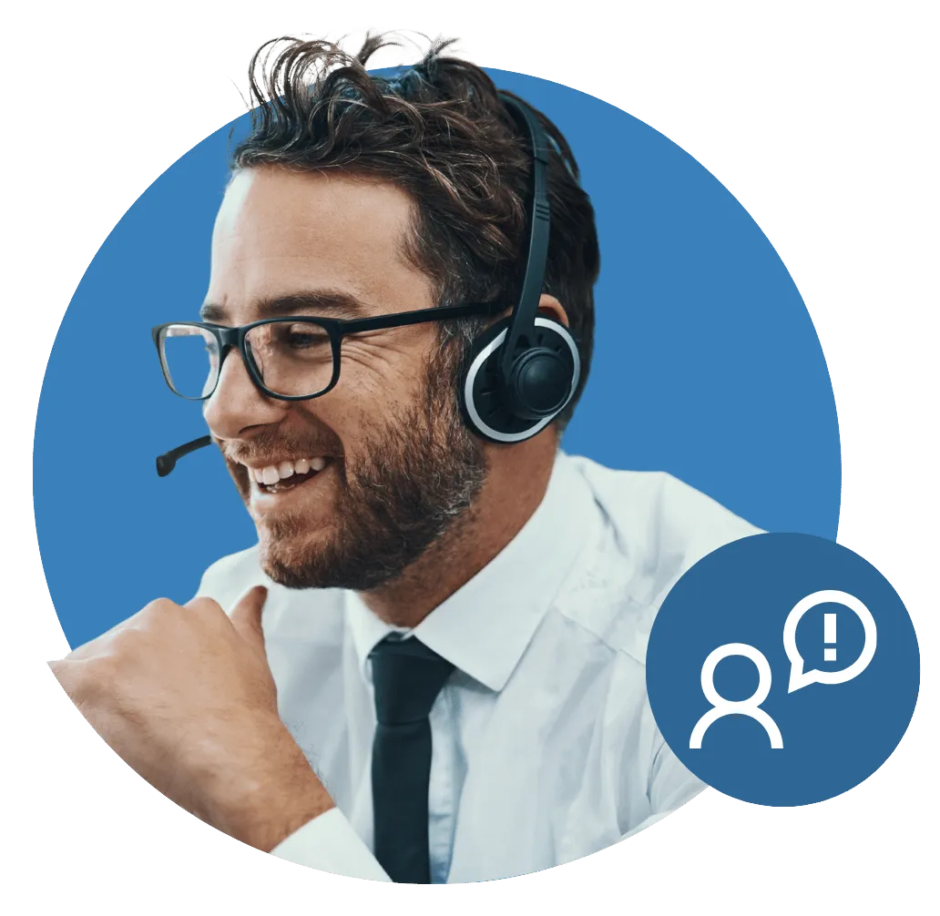 Agente call center hablando con cliente