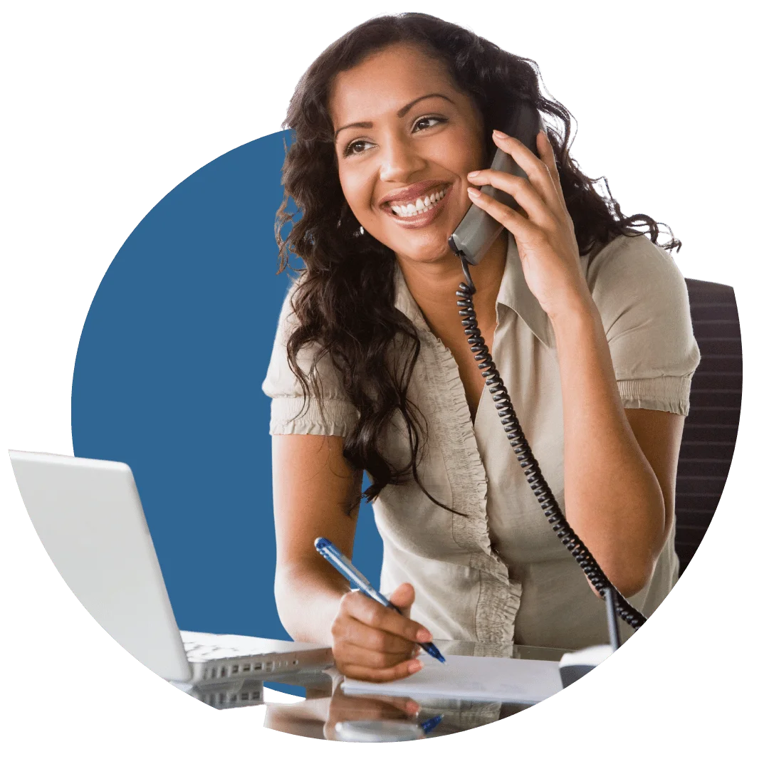 Agente call center llamando