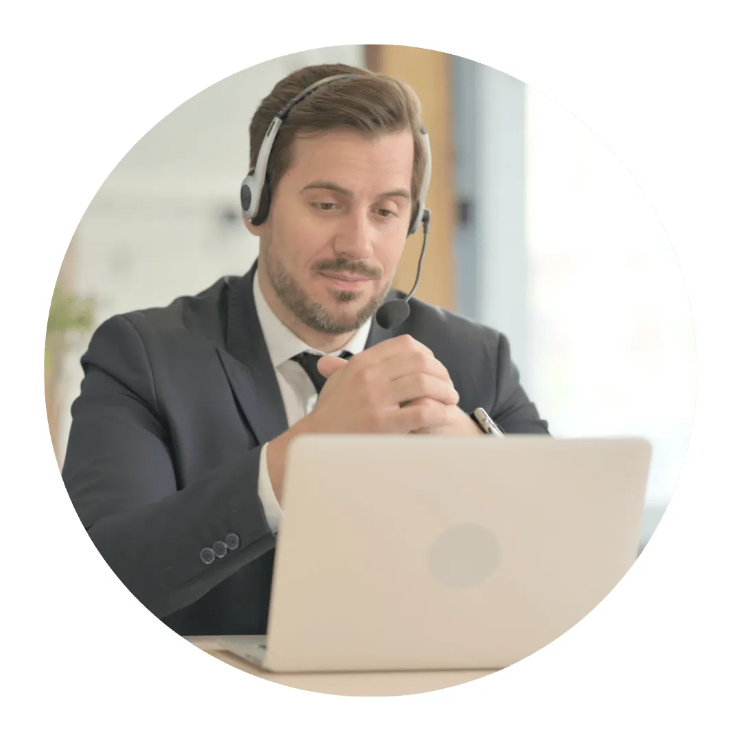 call center agent talking to a cus