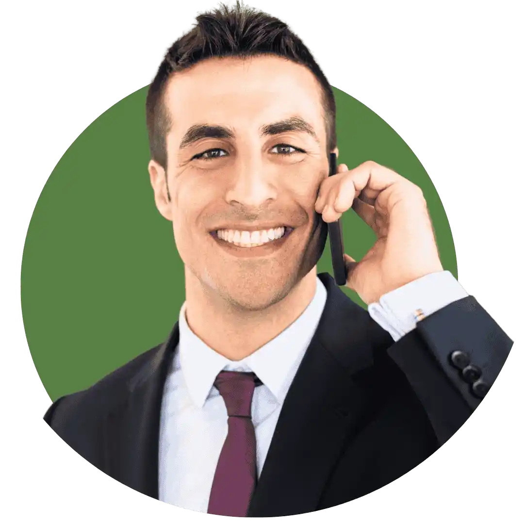 Hombre hablando por telefono