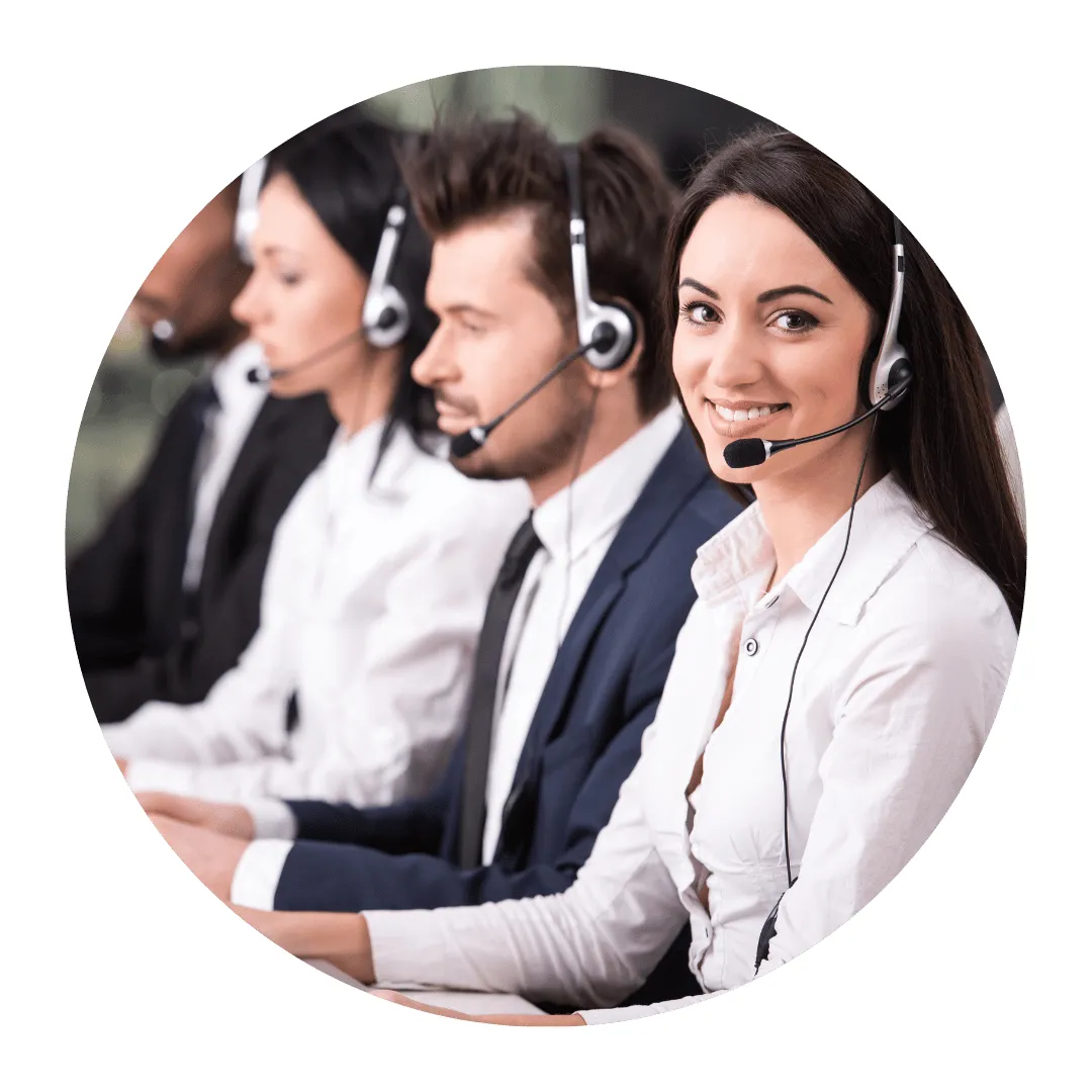 agentes callcenter recibiendo llamadas en simultaneo