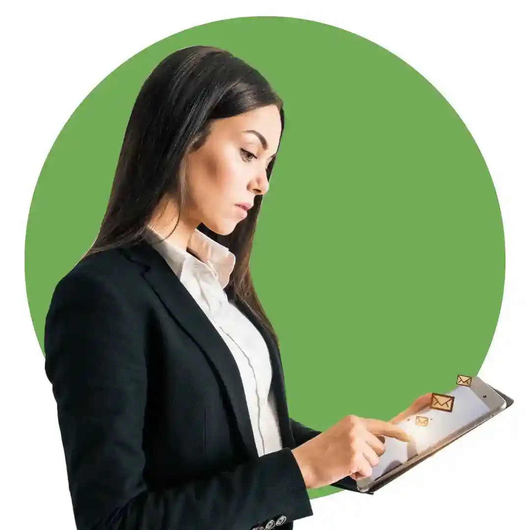 mujer usando servicio de mensajeria bestoviper