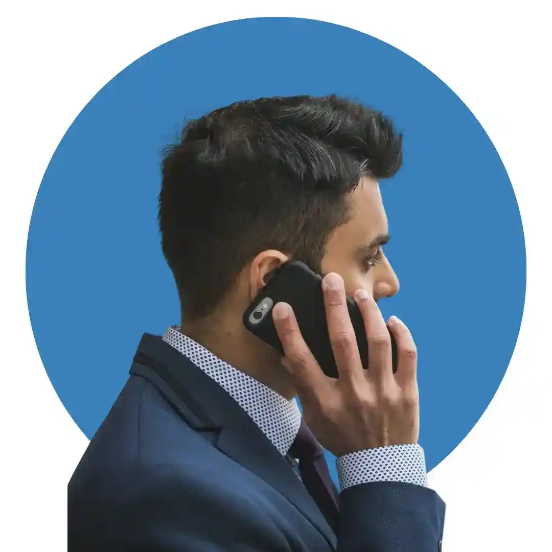 empresario usando telefonia voip bestvoiper